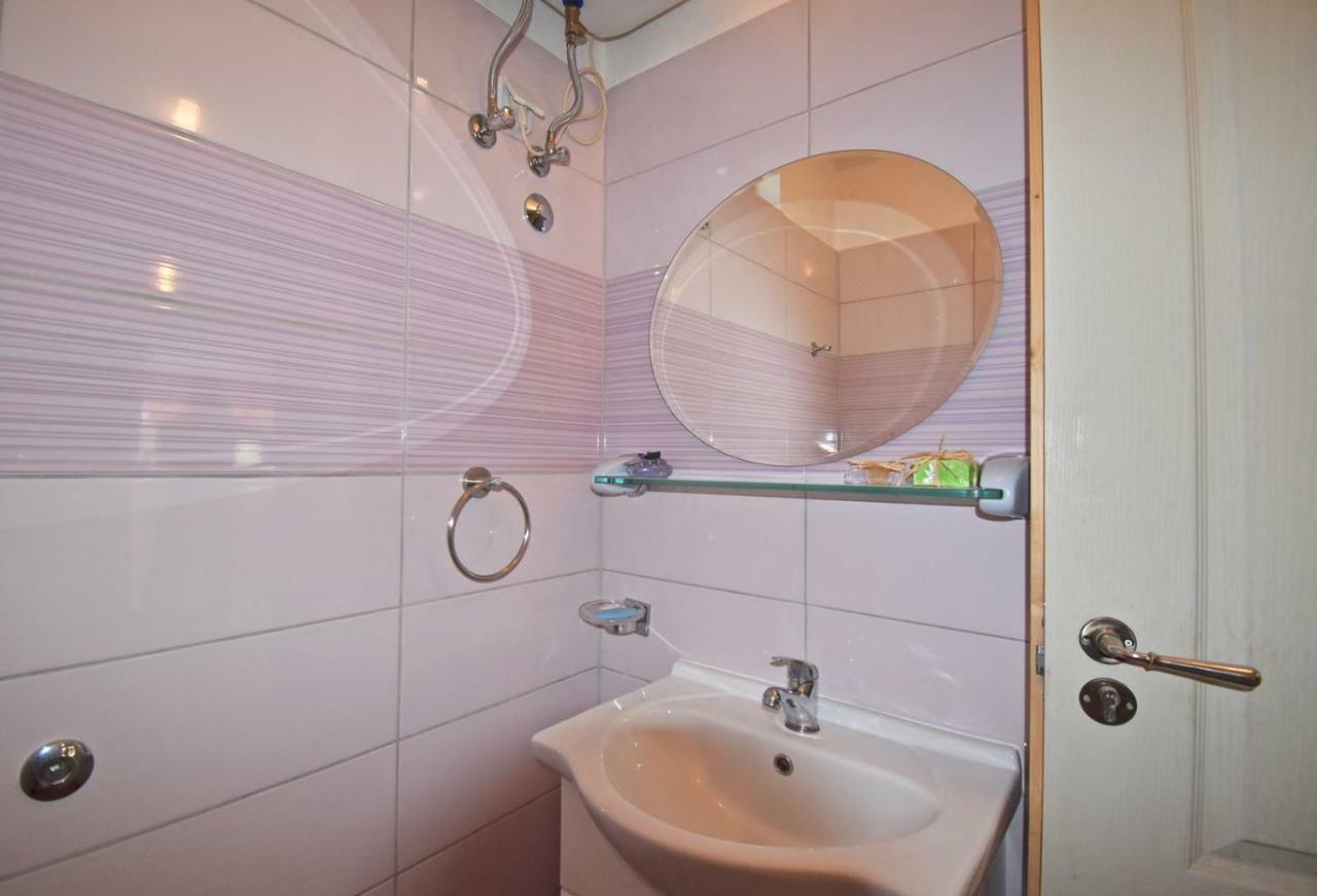 Relaxing Holiday House With Terrace Sea View Медулин Экстерьер фото